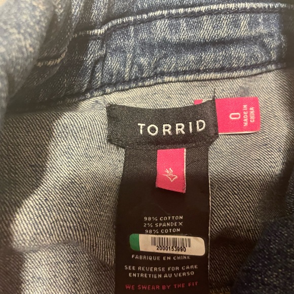Torrid Classic Medium Wash Denim Jean Trucker Jacket Plus Size 0 Stretch - Picture 4 of 11